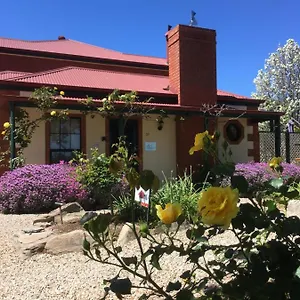 Wine And Roses Bed & Breakfast