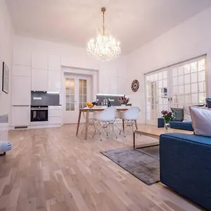 Class In Old Town 2 Bedrooms , Prague Czech Republic
